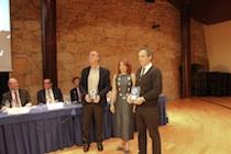 Imagen La Universidad recoge el premio de la asociación ATR por el programa de...