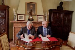 Imagen La Universidad de Oviedo y la César Vallejo de Perú firman un acuerdo...