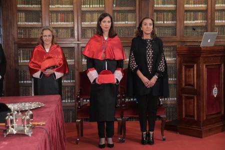 La defensora universitaria, Paz Andrés, la secretaria general de la Universidad, Eva Cordero, y la secretaria de Estado Carmen Vela..JPG