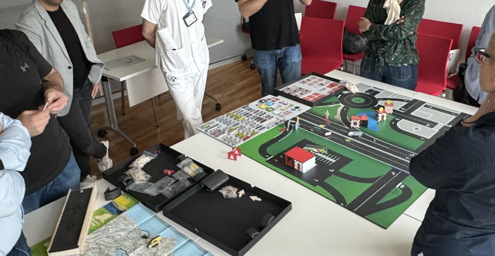 Imagen Investigadores de la Universidá d'Uviéu y el Sespa desenvuelven un xuegu de simulación para ameyorar la formación de los sanitarios énte incidentes con múltiples víctimes