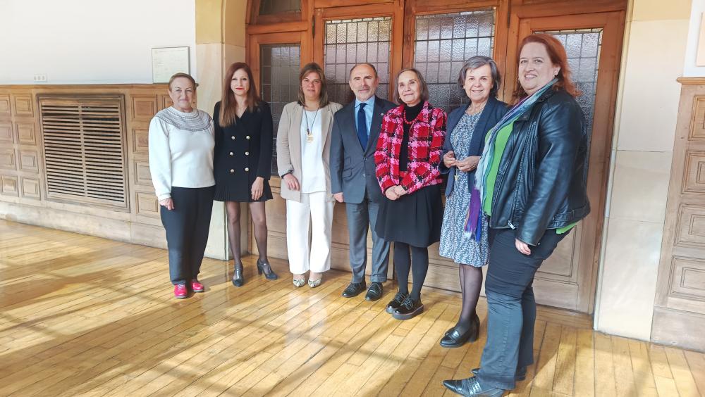 Imagen La catedrática de Derecho Administrativo Eva María Menéndez Sebastián dirigirá la Cátedra de Feminismo impulsada por el Principado y la...