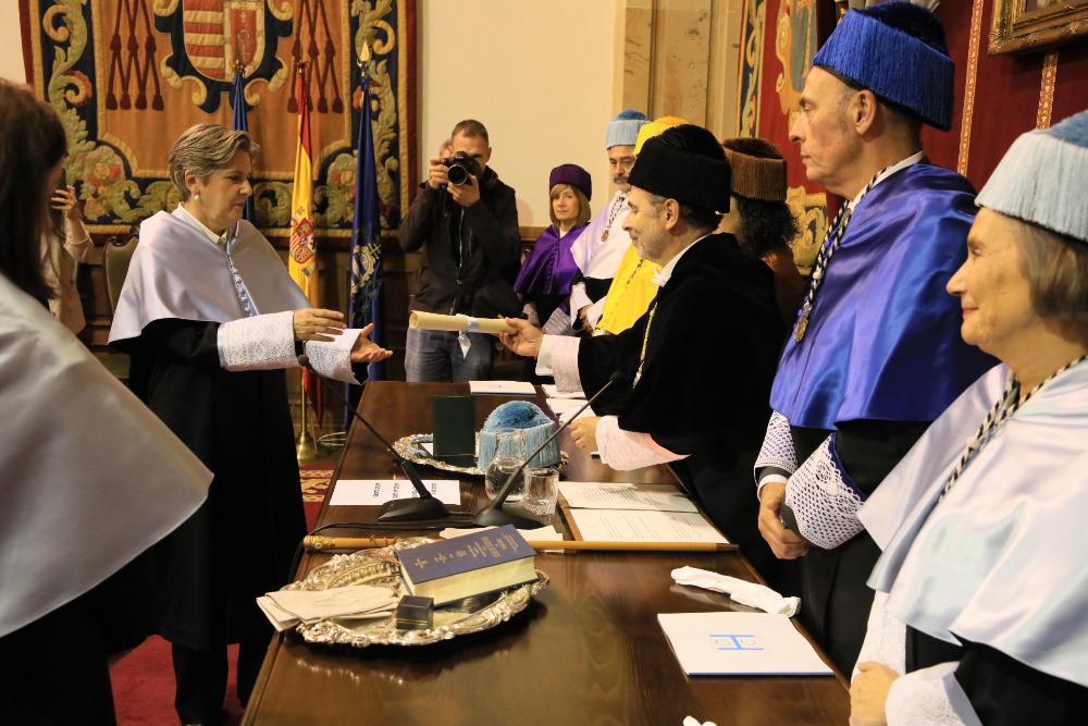 Imagen La Universidad de Oviedo inviste como doctora ‘Honoris Causa’ a la helenista Ana Iriarte Goñi