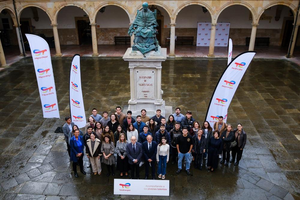 Imagen Una trentena d'estudiantes de la Universidá d'Uviéu incorporar al programa de beques de TotalEnergies