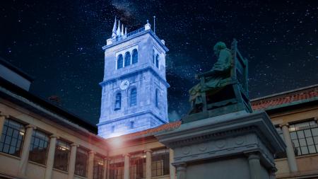 Image La Universidad de Oviedo ilumina de azul la torre del Edificio Histórico...